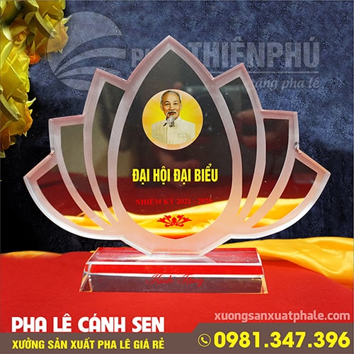 biểu trưng pha lê cánh sen
