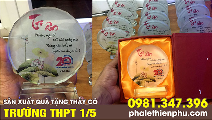 Sản xuất quà tặng họp lớp 