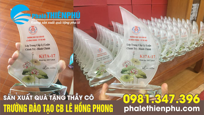 sản xuất quà tặng họp lớp