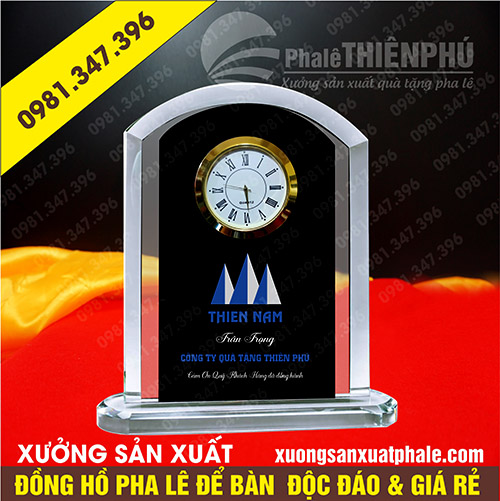 Đồng hồ pha lê để bàn 02