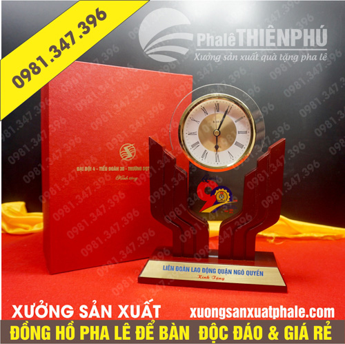 Đồng hồ gỗ để bàn cao cấp