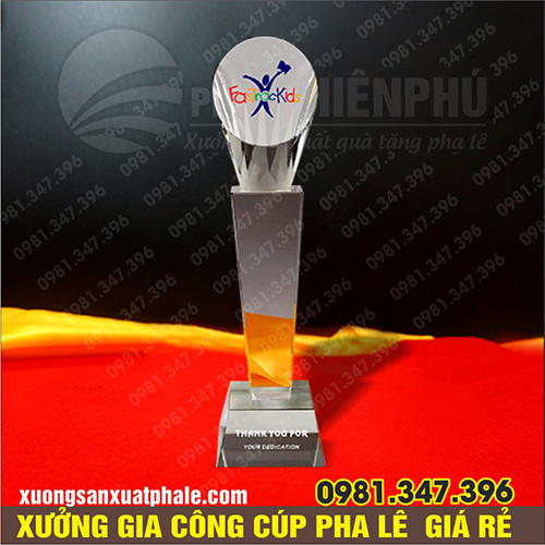 Cúp pha lê hình trụ vát