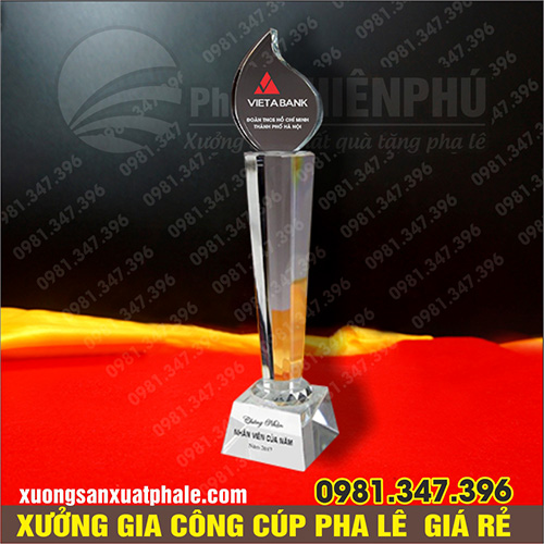 Cúp pha lê ngọn lửa