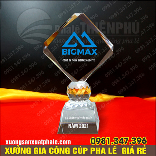 Cúp pha lê tứ diện