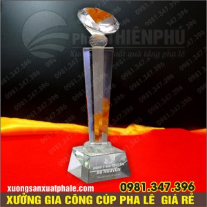 Cúp pha lê kim cương thân trụ