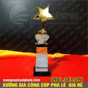 Cúp pha lê ngôi sao đồng vàng