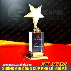 Cúp pha lê thân đồng vàng