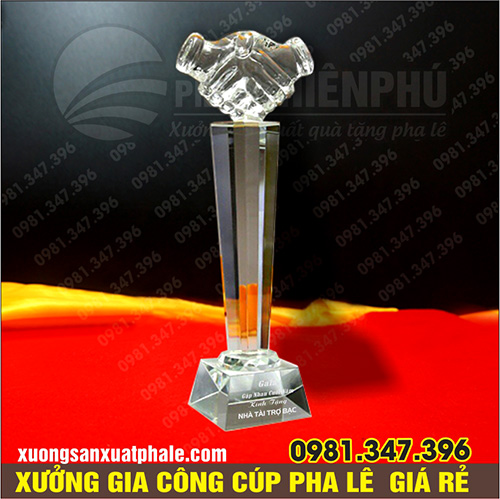 Cúp pha lê hợp tác