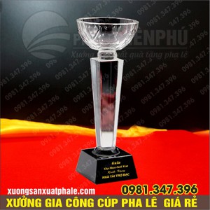 Cúp pha lê bát thân nhỏ