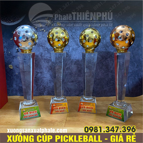 Cúp gắn bóng pickleball thân cao