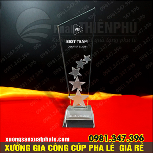 Cúp pha lê ngôi sao dẹt đế trắng