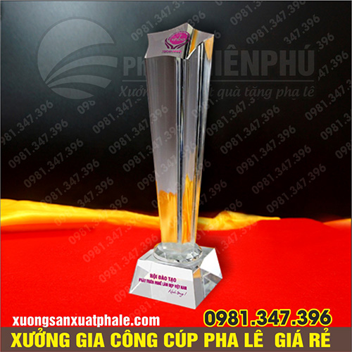 Cúp pha lê trụ sao