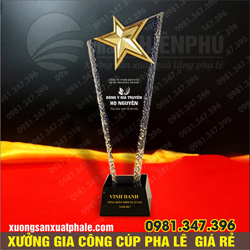 Cúp pha lê dẹt gắn sao