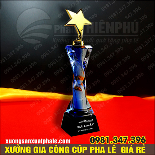 Cúp pha lê trụ xanh