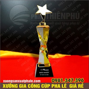 Cúp pha lê trụ vàng