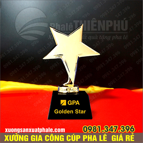 Cúp pha lê ngôi sao đồng lùn