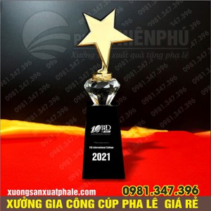 Cúp pha lê ngôi sao đồng thân đen